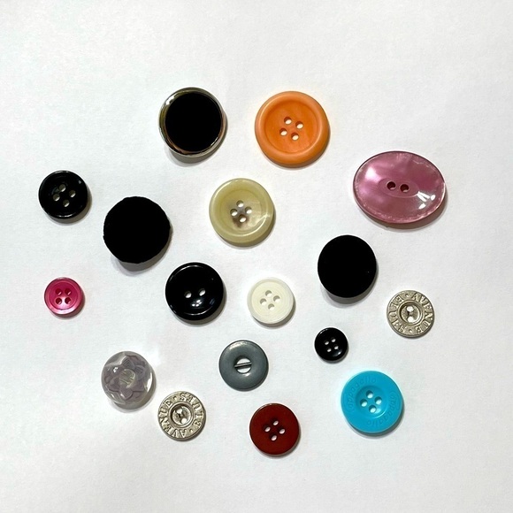 Vintage Buttons Lot Bundle of 17 - Picture 1 of 6